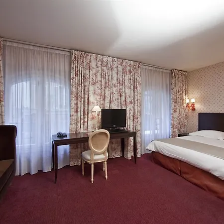 Hotel Aoriste & 4*